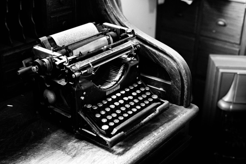 Machine à écrire d'un  rédacteur freelance